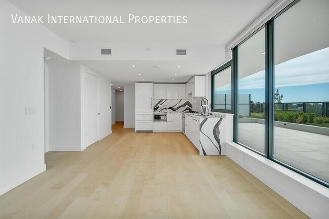 Photo du bâtiment - Luxury Living at Millennium Central Lonsdale