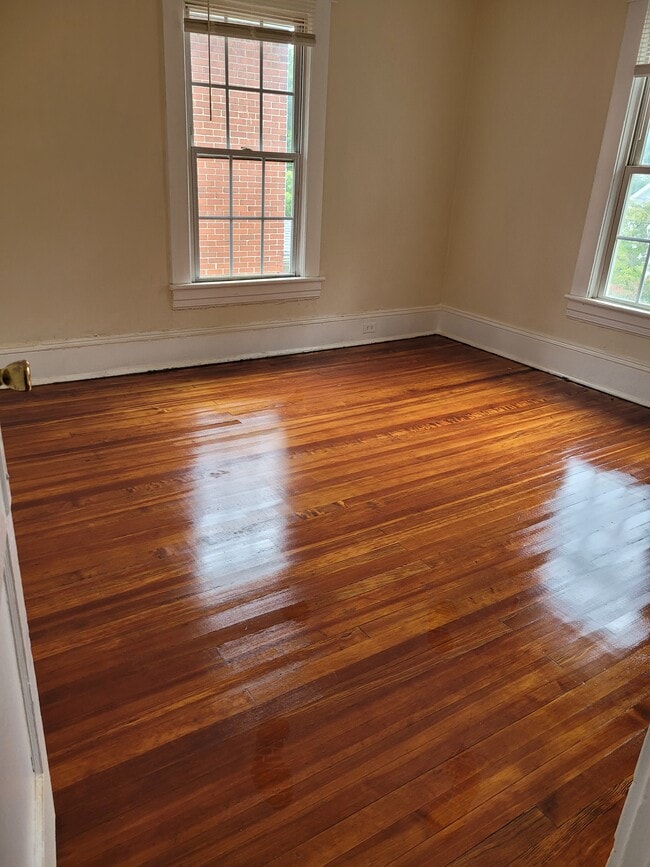 Photo - 668 Montrose Ave SE Apartment