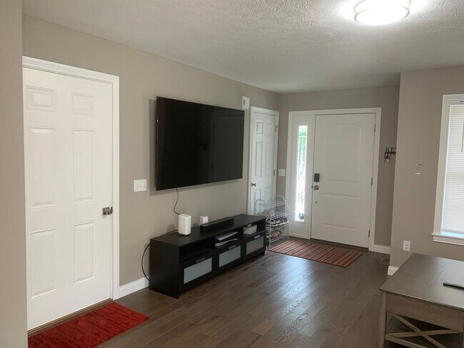 Foto del edificio - Gorgeous 2 Bed/2 Bath home with a fenced i...