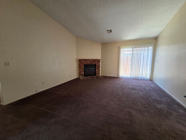 Foto del edificio - New Listing!