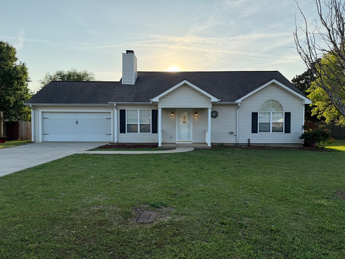 Primary Photo - 116 E Pointe Cir