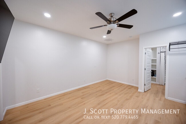 Building Photo - 1270 Carlsbad Dr