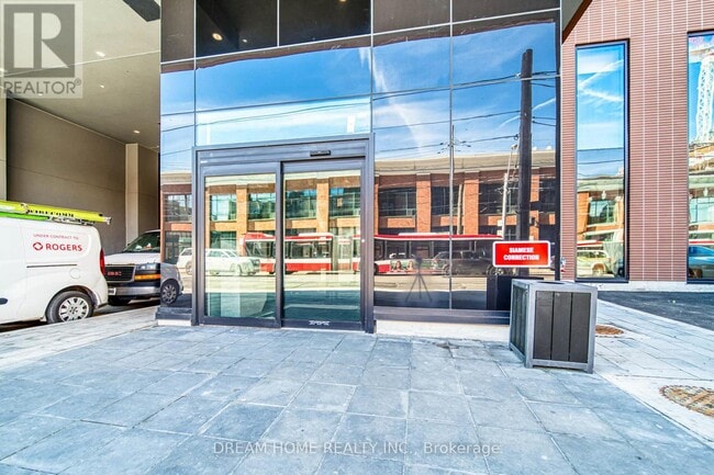 Building Photo - 270 Dufferin St