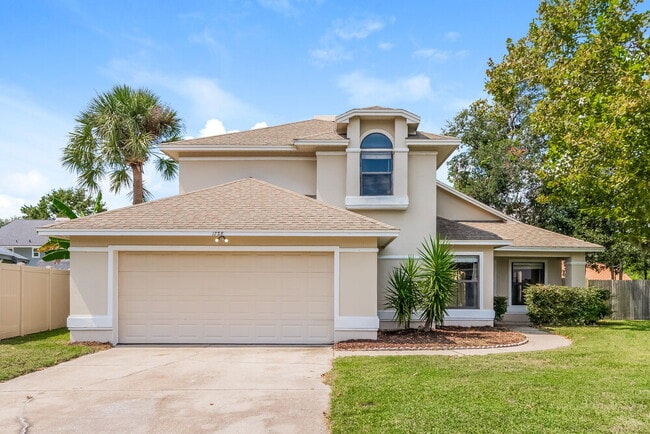 Building Photo - 1738 Singing Palm Dr