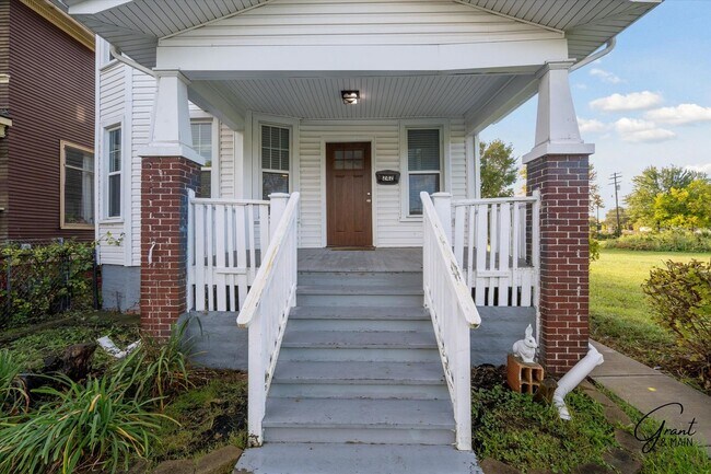 Building Photo - $1625 - Large 4 Bedroom, Renovated Home