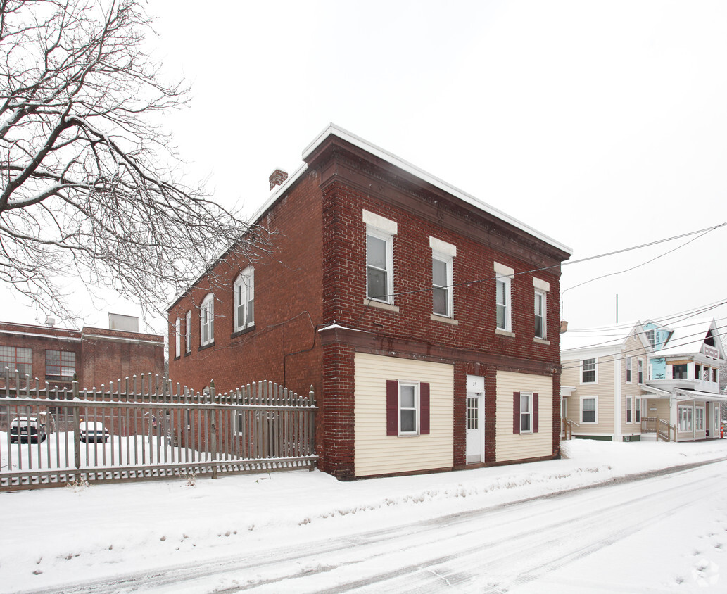 Primary Photo - 27 Pleasant St