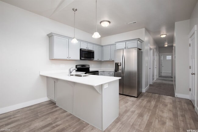Building Photo - 3 br, 2 bath Condo - 2184 West Main Street...