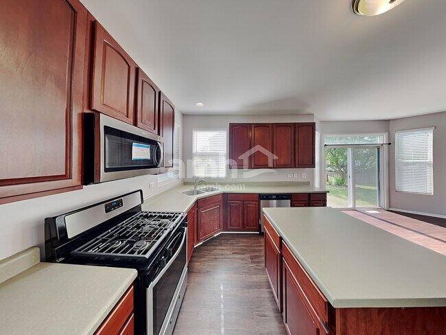 Building Photo - 1401 Roth Dr