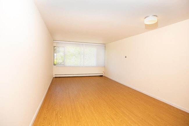 Foto del edificio - Charming 2BR Condo in Berkeley | Easy Access to Campus & Elmwood