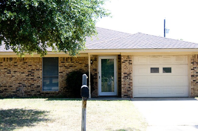 Foto del edificio - 125 Willow Ln