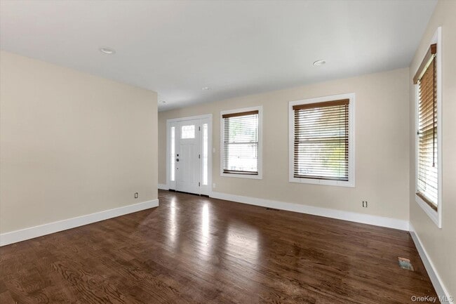 Building Photo - 85 Clement St