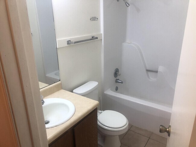 Building Photo - 500 Curry Ln