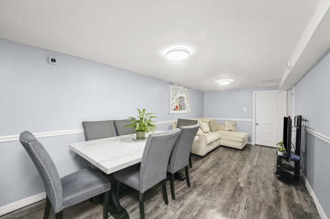Building Photo - 3526 W 60th St