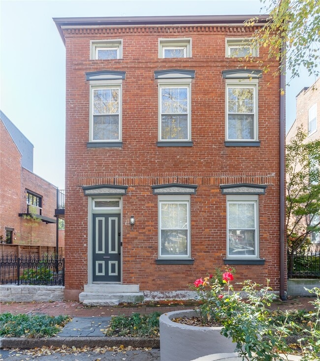 Building Photo - 908 Hickory St