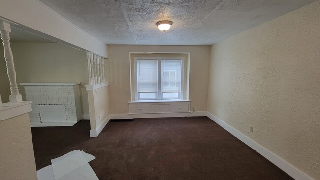 Building Photo - 1573 East Ave