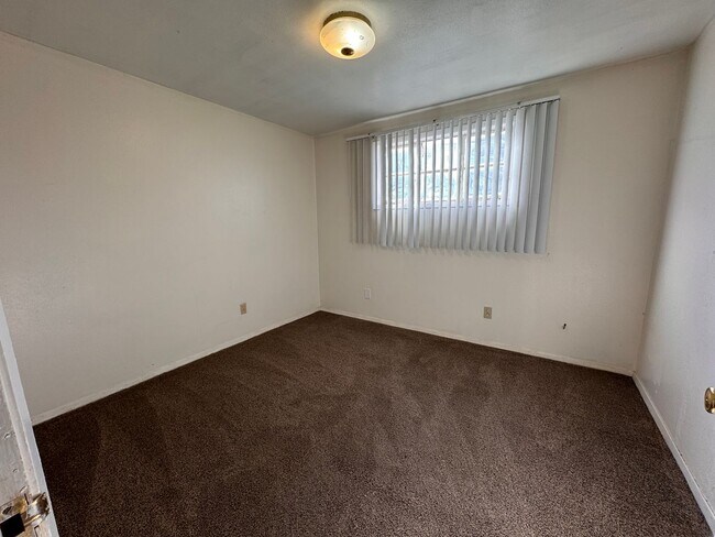 Building Photo - Large home with alarm system included!