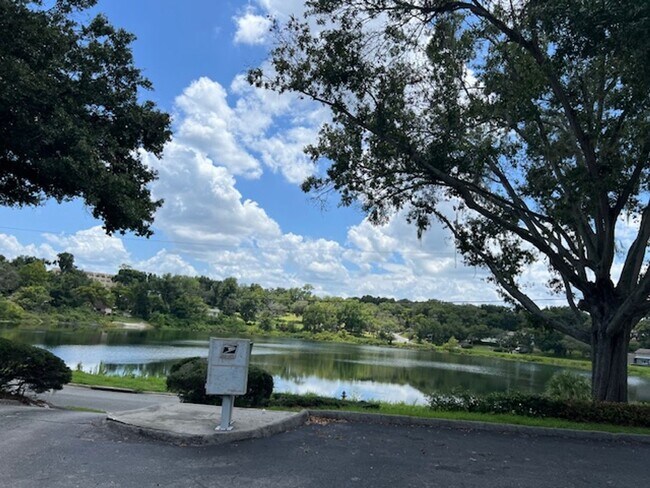 Foto del edificio - Sunnyside Lakeview Apartment