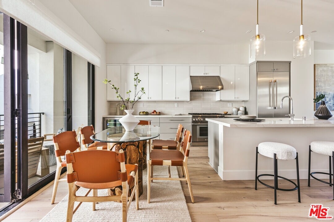 Foto principal - 3218 S Barrington Ave