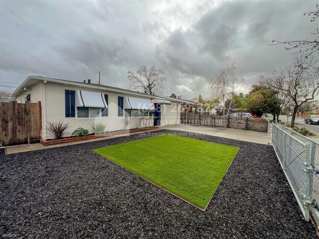 Building Photo - 3 br, 1 bath House - 1728 Foxworthy Ave -