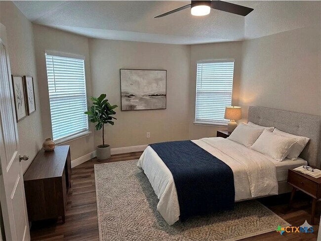 Foto del edificio - 5202 Dauphin Dr