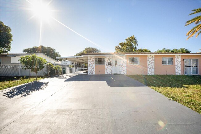 Building Photo - 20120 SW 112th Ct