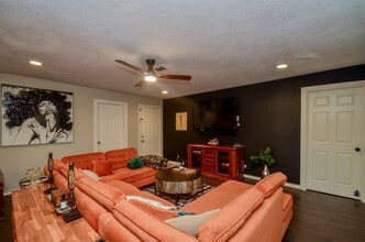 Building Photo - 4315 Fernwood Dr