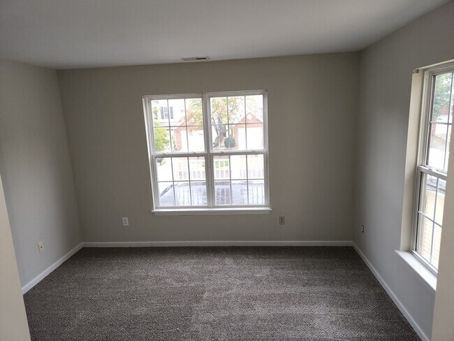 Building Photo - 3 bedroom 2.5 Bath 1 car garage For rent