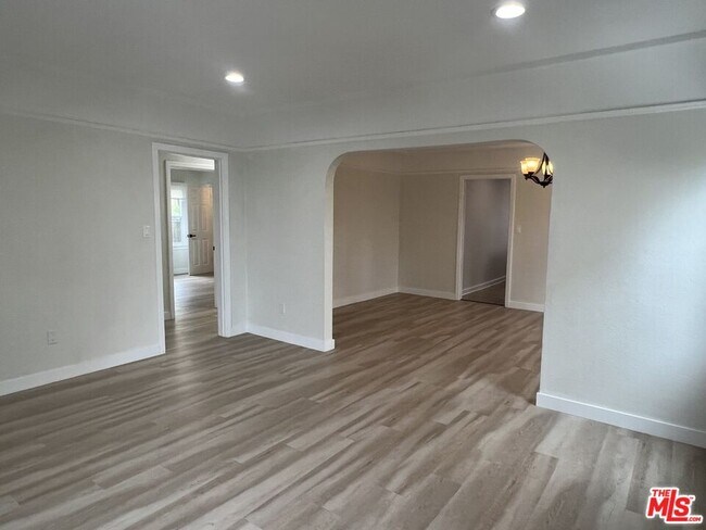Foto del edificio - 1284 S Highland Ave