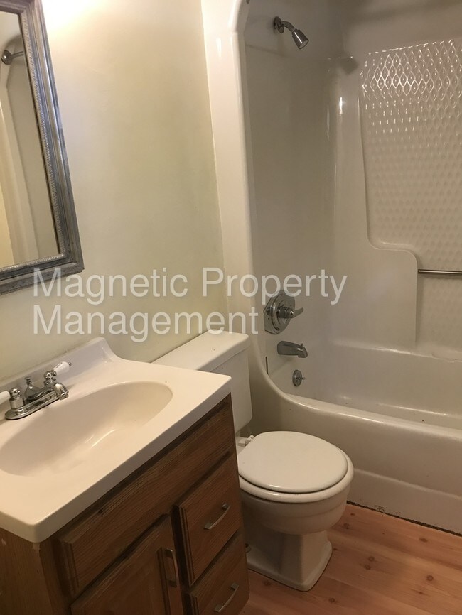 Foto del edificio - 822 Valley Brook Rd