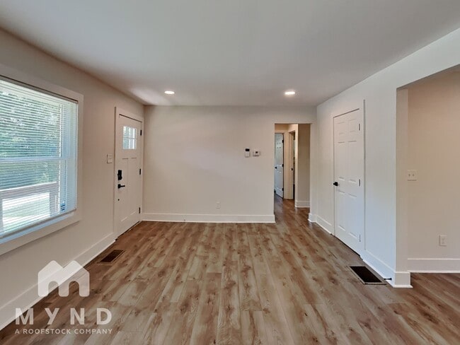 Building Photo - 60 Finch Dr SE