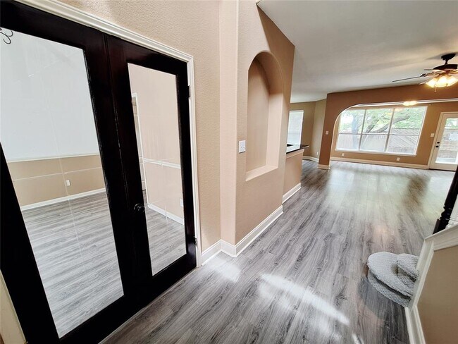 Foto del edificio - 2122 Wheaton Trail