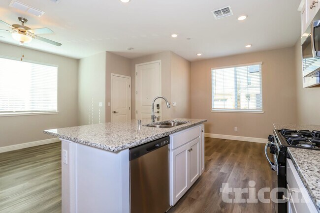 Building Photo - 2076 Comstock Ln