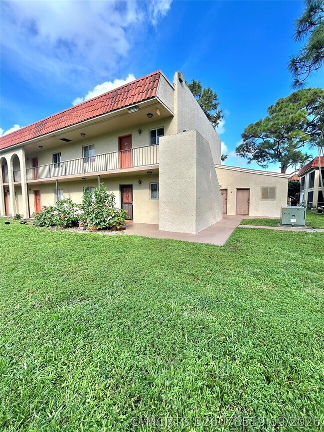 Building Photo - 6100 Forest Hill Blvd