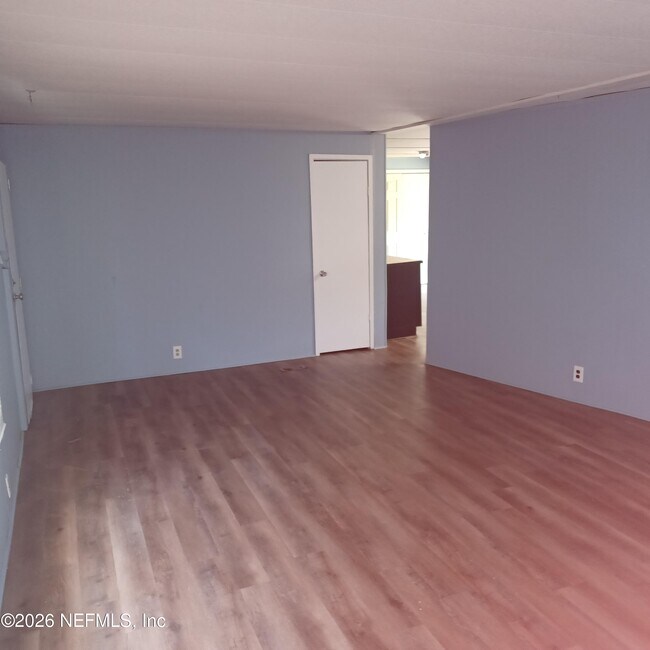 Foto del edificio - 463 Logan Ave