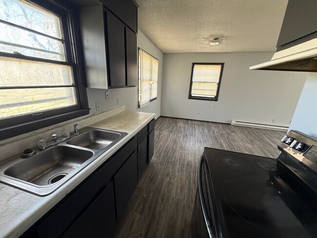 Building Photo - 811 Madison-