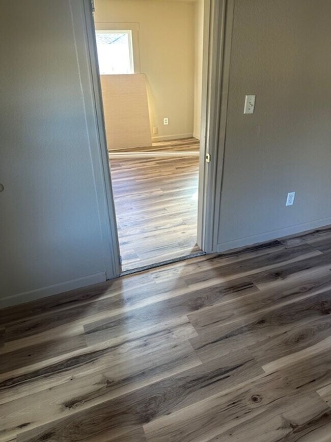 Foto del edificio - ALL PROSPECTIVE TENANTS MUST SUBMIT A $58 NON-REFUNDABLE APPLICATION FEE PER APPLICANT ONLINE AND...