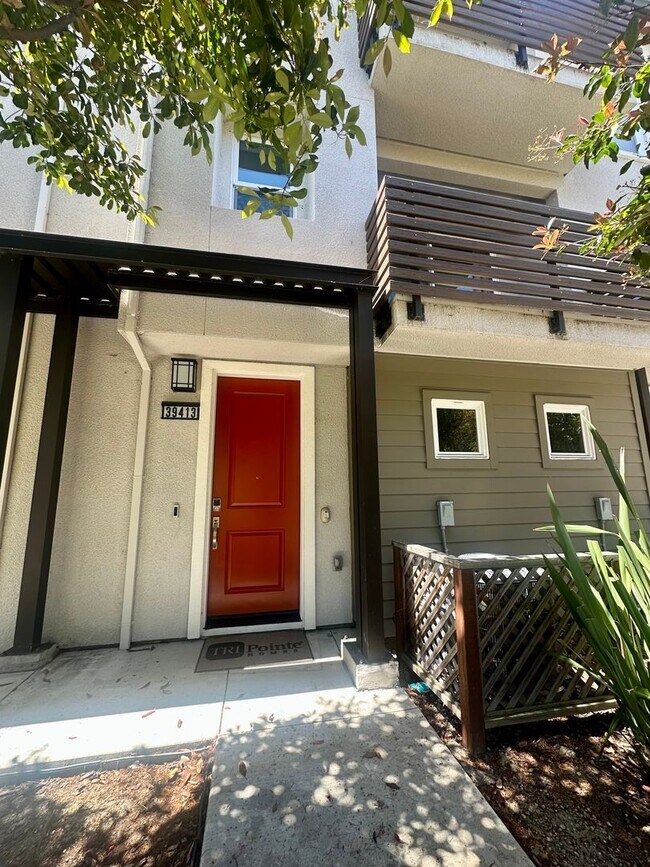 Foto del edificio - Mission Blvd 2 Bedroom 2 Bath Unit!