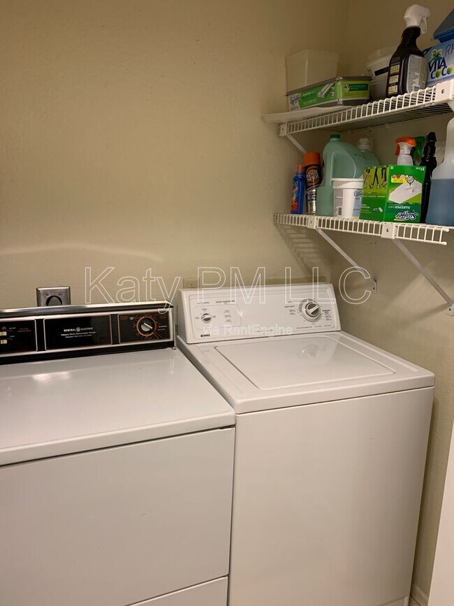 Foto del edificio - 9708 E Vía Linda