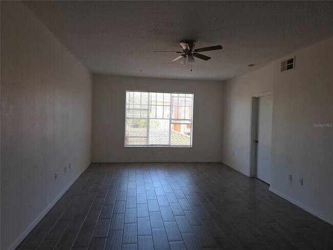 Foto del edificio - 5554 Metrowest Blvd
