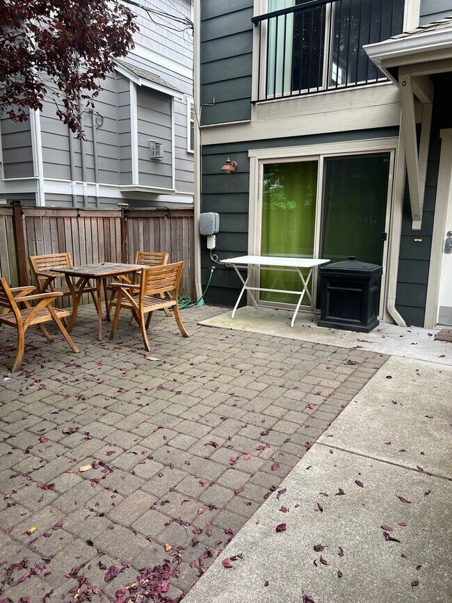 Foto del edificio - Available 1/0! Cozy townhouse in the Mt Baker neighborhood.