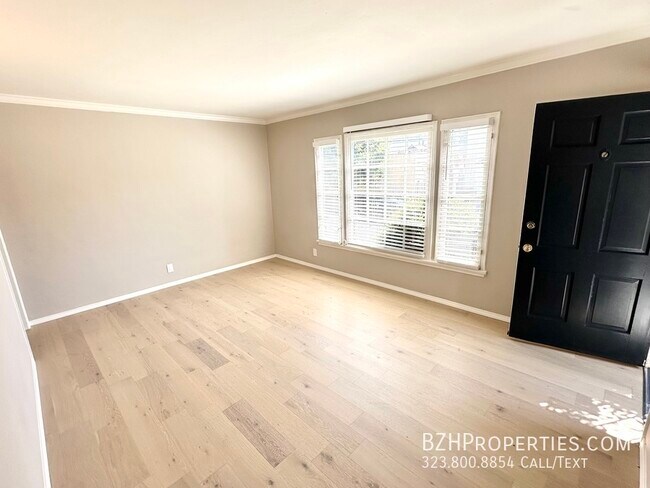 Building Photo - Newly Updated 1Bedroom 1Bathroom In Hollywood