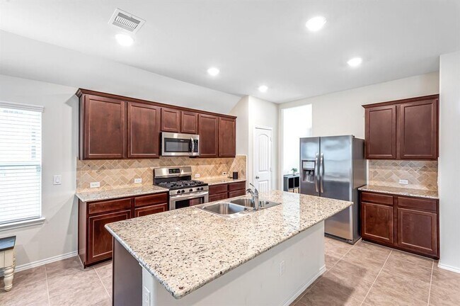 Building Photo - 9430 Summer River Dr
