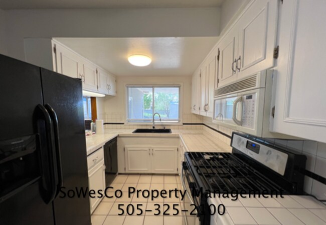 Foto del edificio - Beautiful Spacious Home with Large Yard & RV Parking