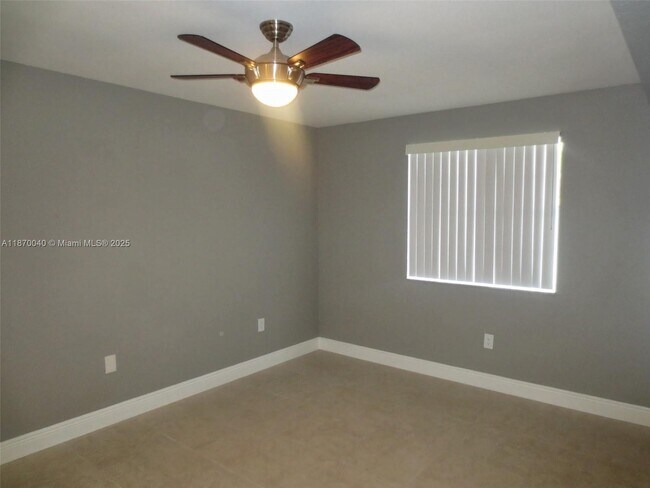 Foto del edificio - 2850 N Oakland Forest Dr