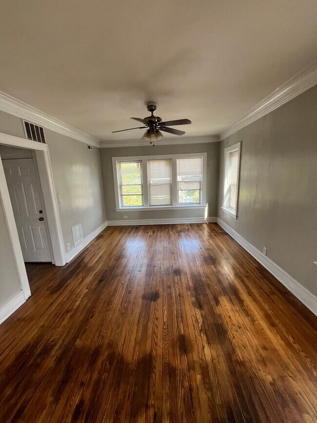 Foto del edificio - 10934 S Vernon Ave