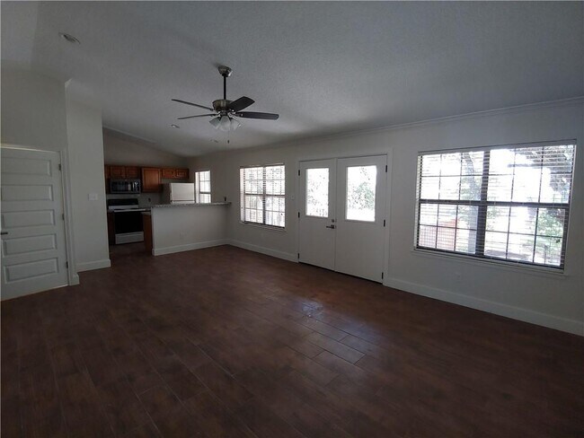 Foto del edificio - 21107 Highland Lake Dr