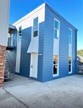 Building Photo - 628 Papworth Ave