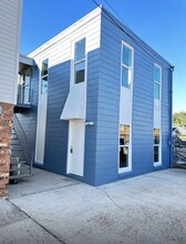 Building Photo - 628 Papworth Ave