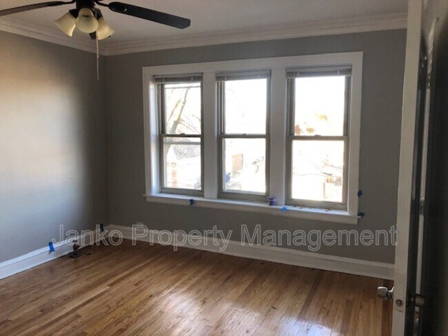 Building Photo - 2907 W 56th St