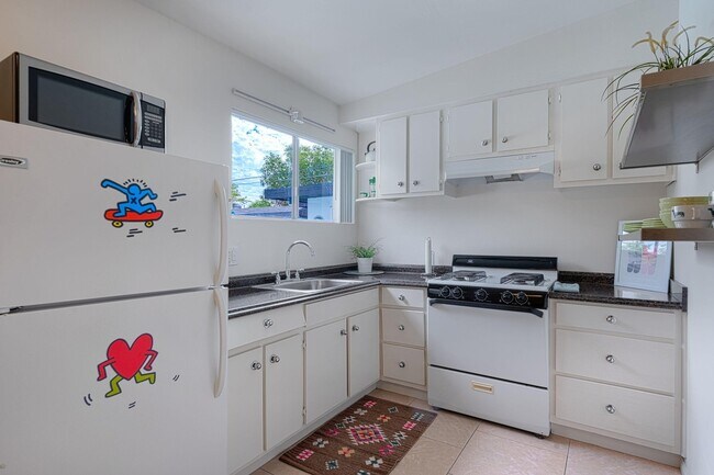 Cocina de tamaño completo - 525 E Cottonwood Rd